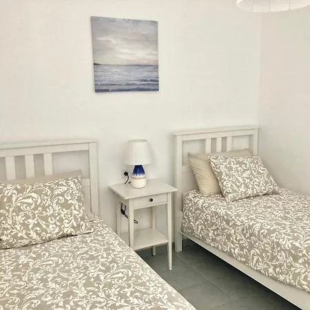 Apartman Playa De Las Cucharas Apartment *